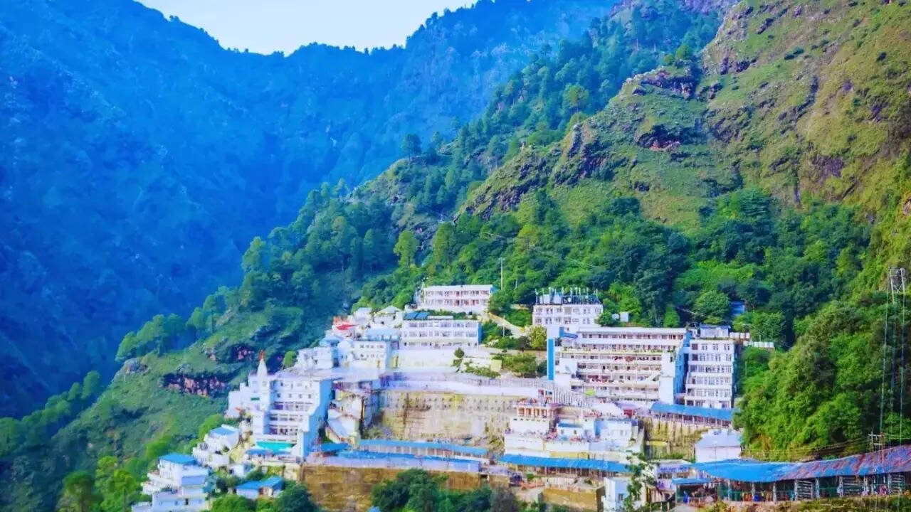 You are currently viewing Jammu and Kashmir: Landslide hits Mata Vaishno Devi Yatra route in Katra; 4 injured