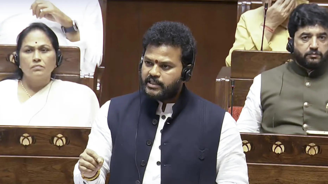You are currently viewing ‘Seeing investigation through facts’: What aviation minister told Parliament on Air India crash; top quotes