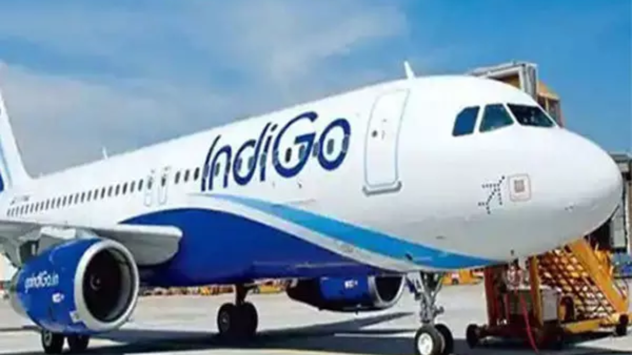 You are currently viewing Indore-bound IndiGo flight reports technical snag, lands safely; company regrets inconvenience to flyers