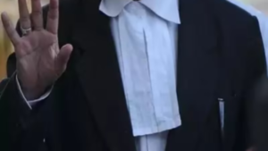 Read more about the article Only lawyers can wear white shirt, black coat & pants inside court: J&K HC bar association