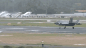Read more about the article British F-35B stuck in Thiruvananthapuram: Stranded UK fighter jet finally departs Kerala after month-long stay – watch