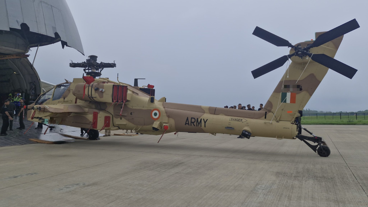 You are currently viewing Army finally gets the first 3 of the 6 Apache attack helicopters ordered from the US