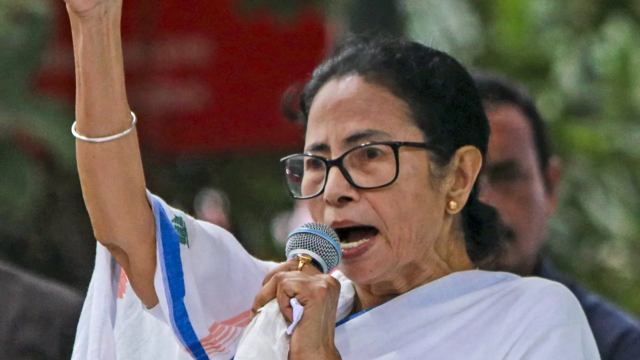You are currently viewing No need to stay in Maharashtra, UP or Rajasthan, Mamata Banerjee tells migrants