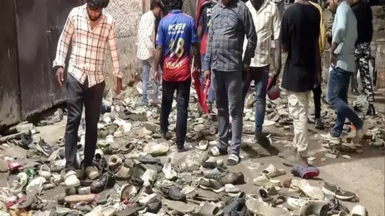 You are currently viewing 4 Karnataka cops suspended for stampede reinstated