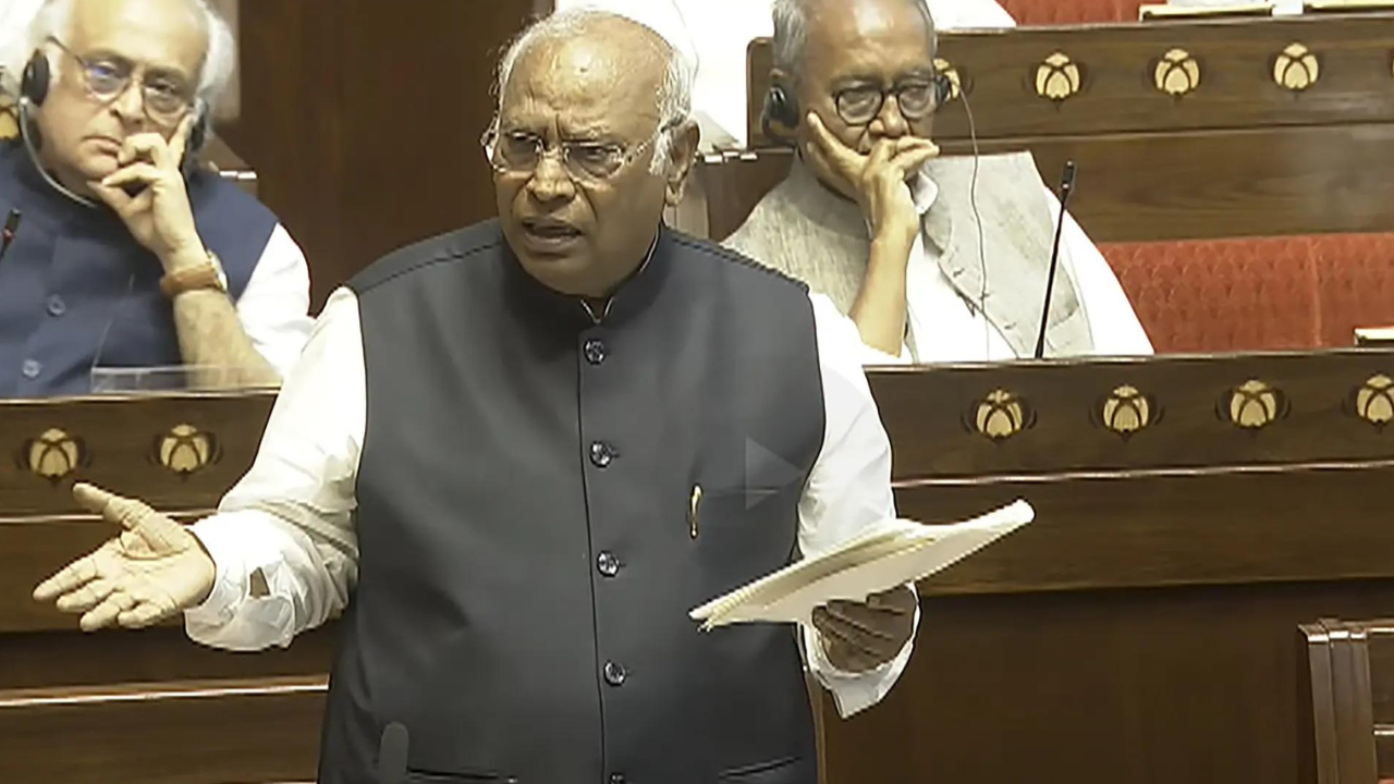 You are currently viewing ‘Was in Bihar holding rally’: Kharge slams PM Modi’s ‘silence’ over Pahalgam; calls for resignation of those ‘accountable’