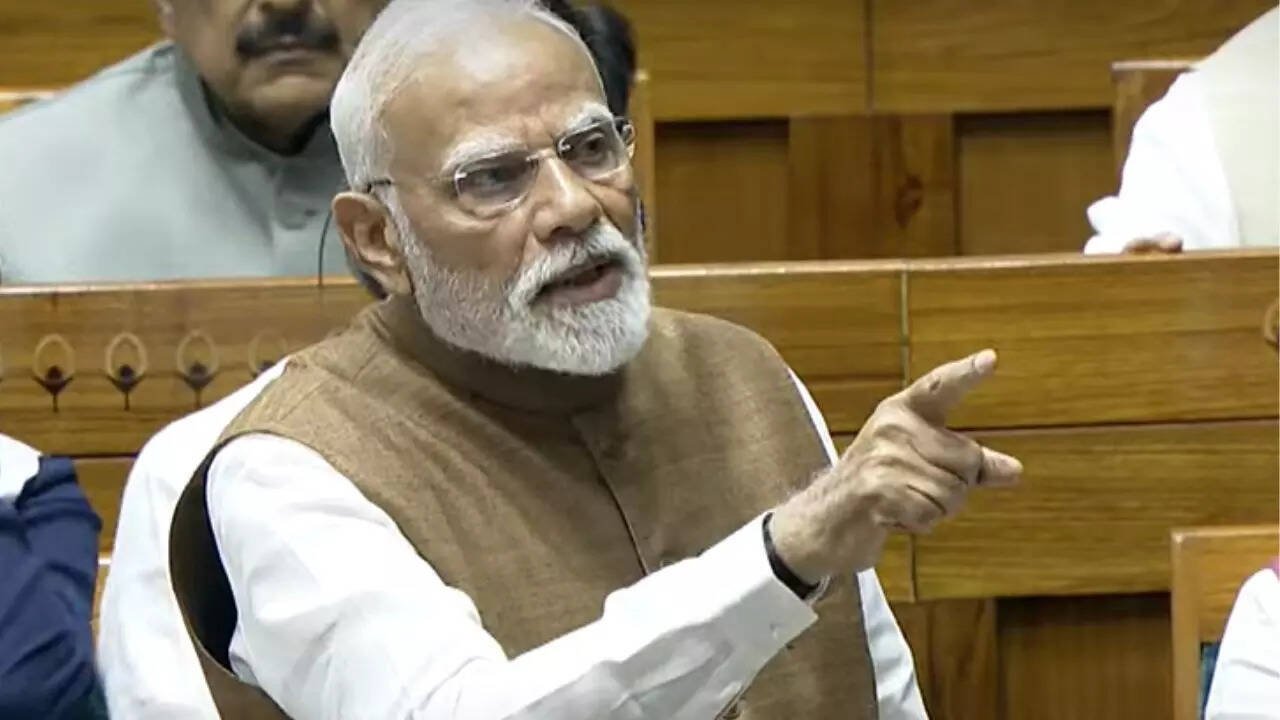 You are currently viewing ‘Negative approach’: PM Modi slams Congress’ ‘questions’ on Op Sindoor, Balakot, Abhinandan; ‘old habit of doubting armed forces’