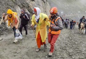 Read more about the article Amarnath Yatra: No pilgrimage tomorrow; to remain suspended for 2nd consecutive day due to inclement weather