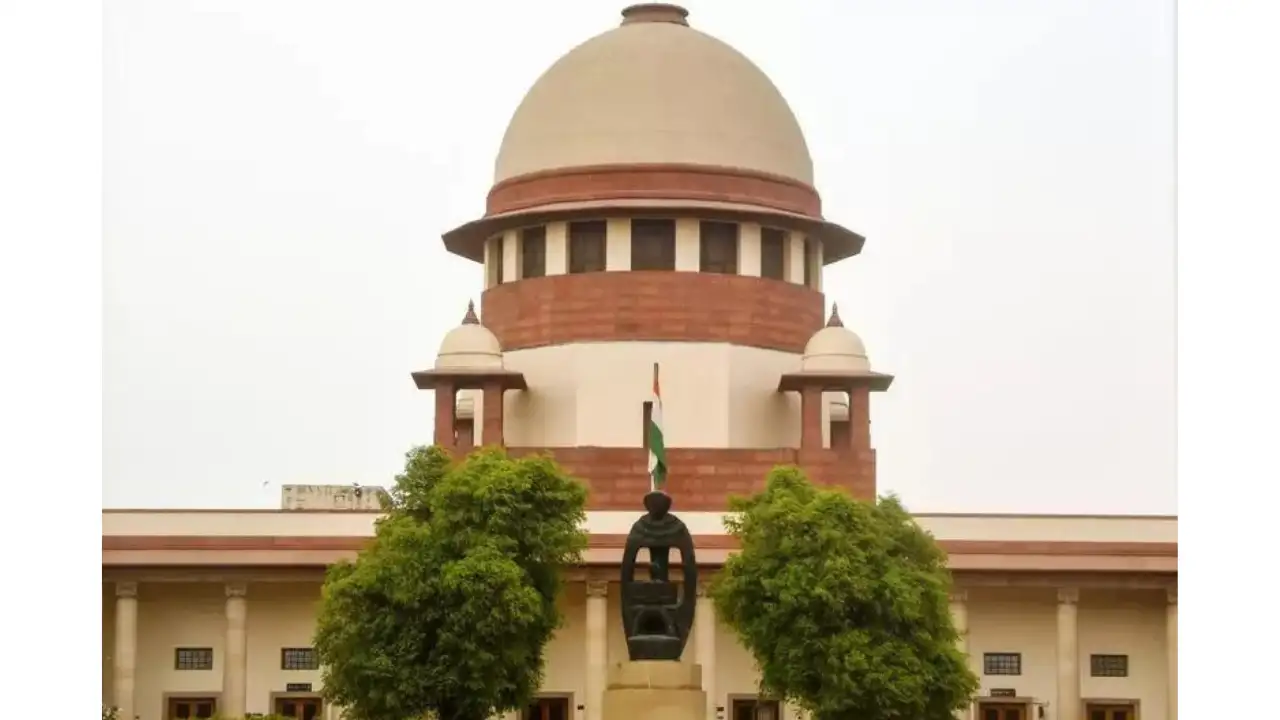 You are currently viewing ‘Refugees or illegal entrants?’ SC questions Rohingyas’ status in India; outlines other issues raised in related pleas