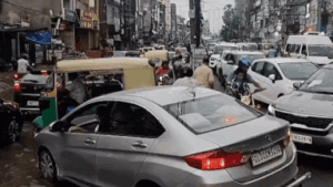 Read more about the article Watch: Rainfall brings Patna to standstill; waterlogging triggers traffic jams