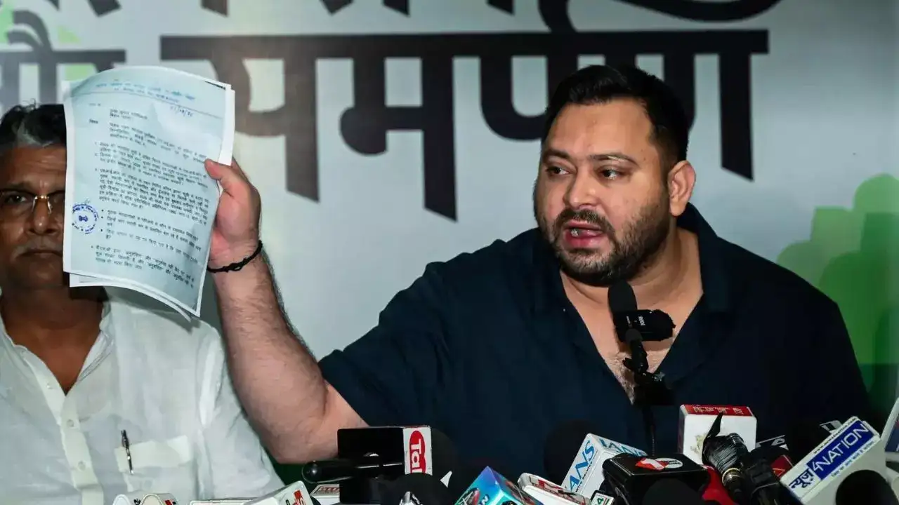 You are currently viewing ‘EPIC’ trouble for Tejashwi: RJD leader’s ‘name missing’ from Bihar poll roll claim prompts EC to look into ‘forgery’; what poll panel said