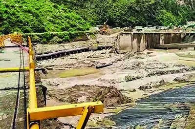 You are currently viewing Dam collapses in HP’s Kullu, triggers panic in lower areas