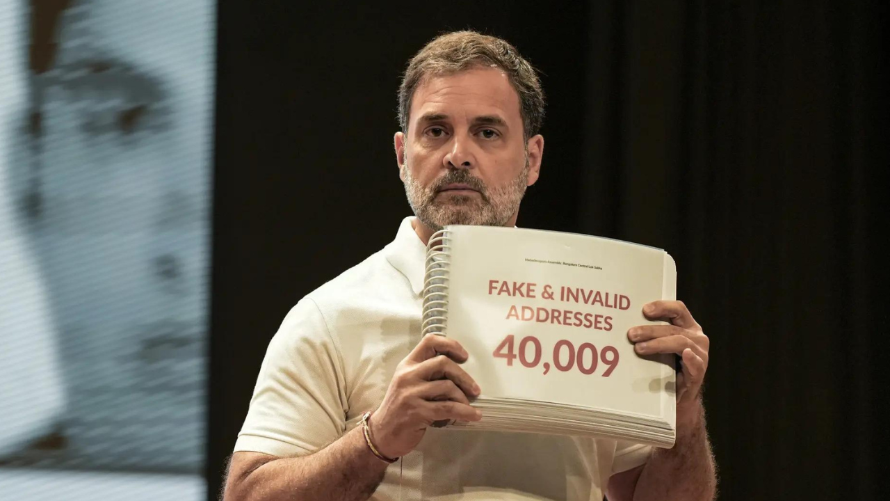 You are currently viewing Vote ‘chori’ row: EC repeats ‘sign declaration or apologise’ dare; adds ‘Rahul still has time’