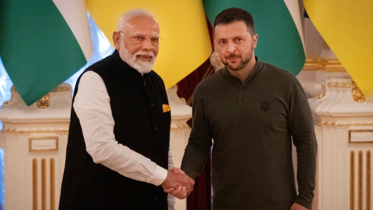 You are currently viewing Ukraine-Russia war: Zelenskyy dials PM Modi, raises issue of oil trade; to meet in-person soon