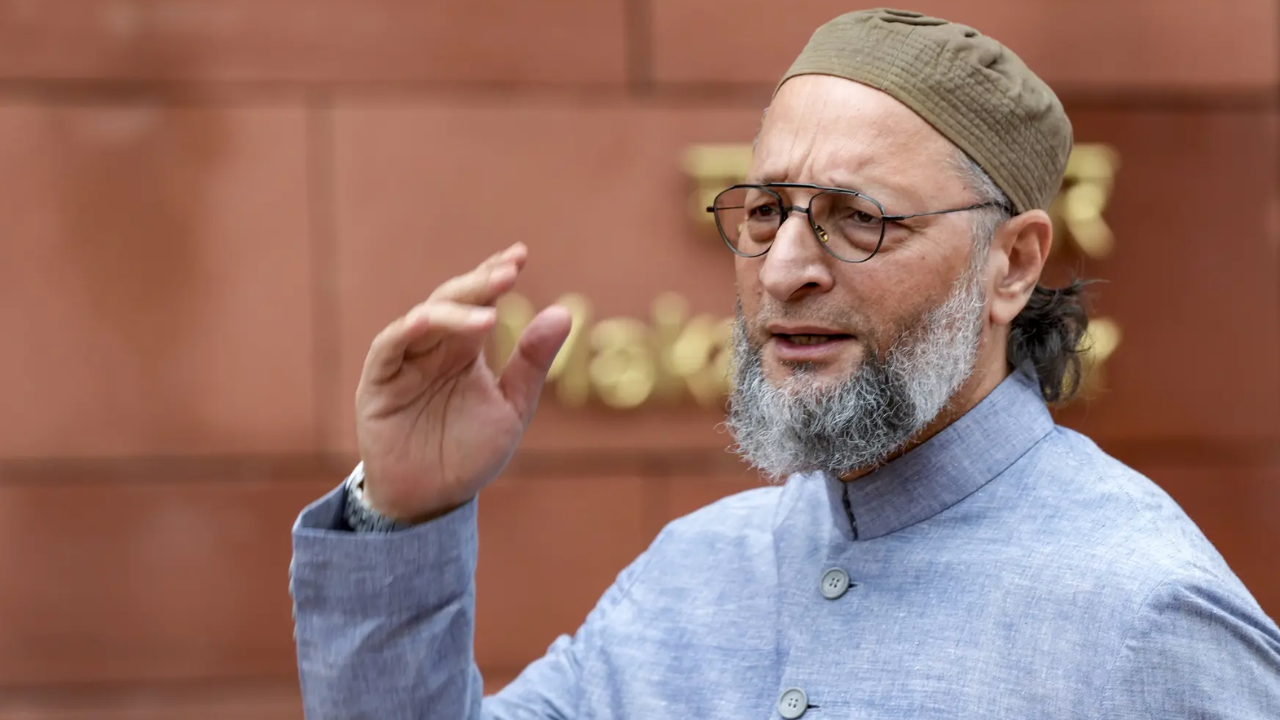 You are currently viewing ‘BrahMos hai humaare paas’: AIMIM chief slams Pakistan PM Shehbaz over Indus Waters treaty remarks; warns threats won’t work against India