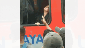 Read more about the article Young girl struggles to breathe in overcrowded train as bystanders laugh and film; railways respond – Video