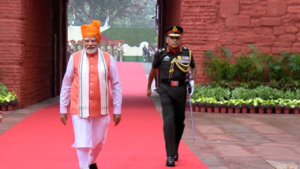 Read more about the article 79th Independence Day: PM Modi continues ‘safa’ tradition; opts for saffron turban