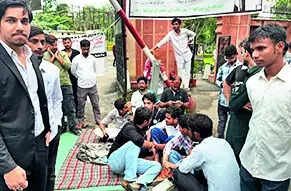 Read more about the article 4 AMU proctorial staff members quit over charges of misbehaviour