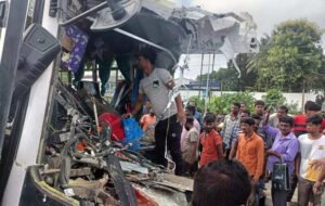 Read more about the article 11 killed, 36 injured in bus crash in Bengal