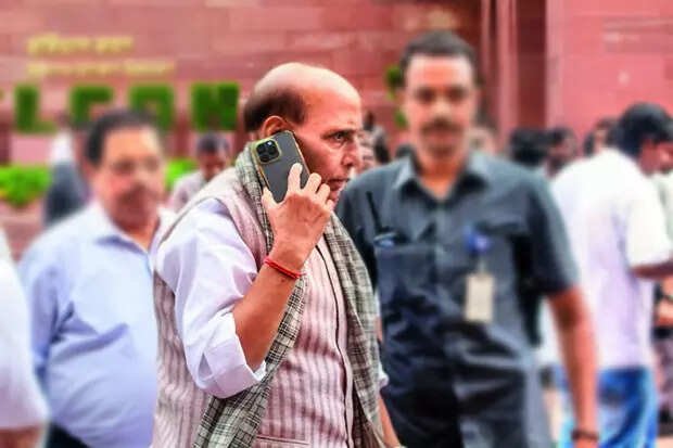 You are currently viewing Rajnath reaches out to DMK, TMC, BJD for consensus on VP nominee