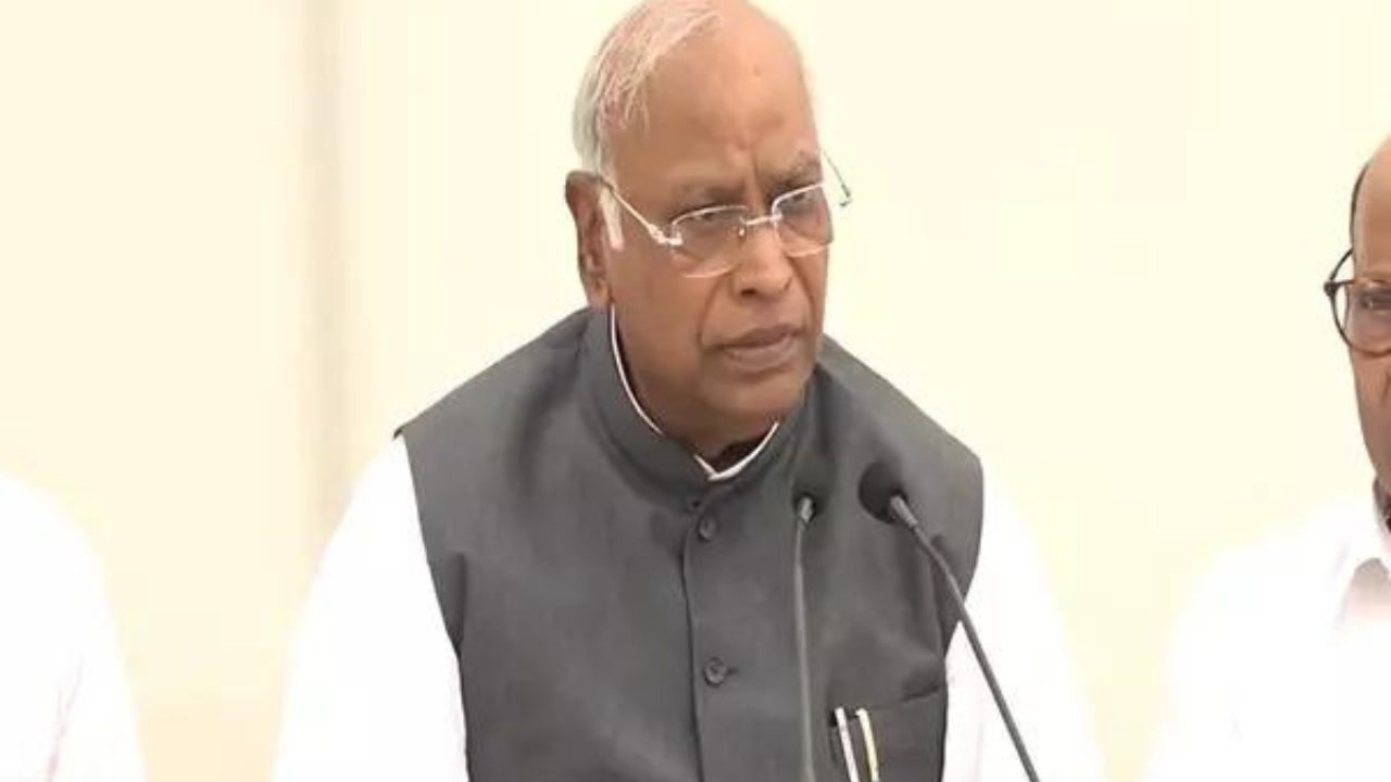 You are currently viewing ‘You messed up!’: Mallikarjun Kharge slams PM Modi on economic ‘reforms’; tells BJP to pick ‘real data’