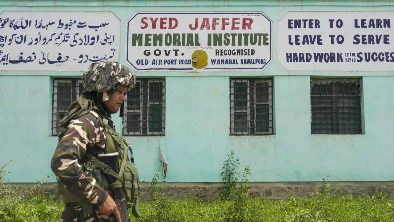 You are currently viewing Despite opposition, J&K government assumes control of 215 Jamaat-linked schools