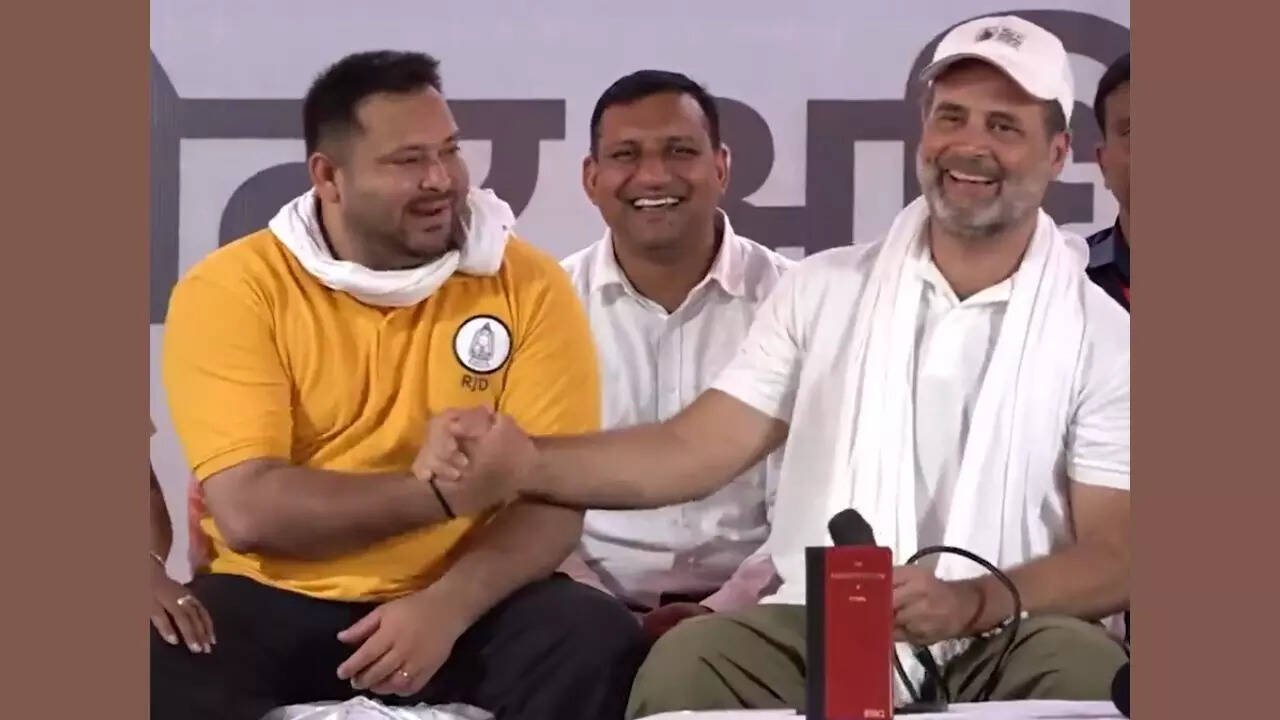 You are currently viewing ‘Should get married’: Tejashwi Yadav’s advise to ‘elder brother’ Chirag Paswan; Rahul Gandhi responds in jest