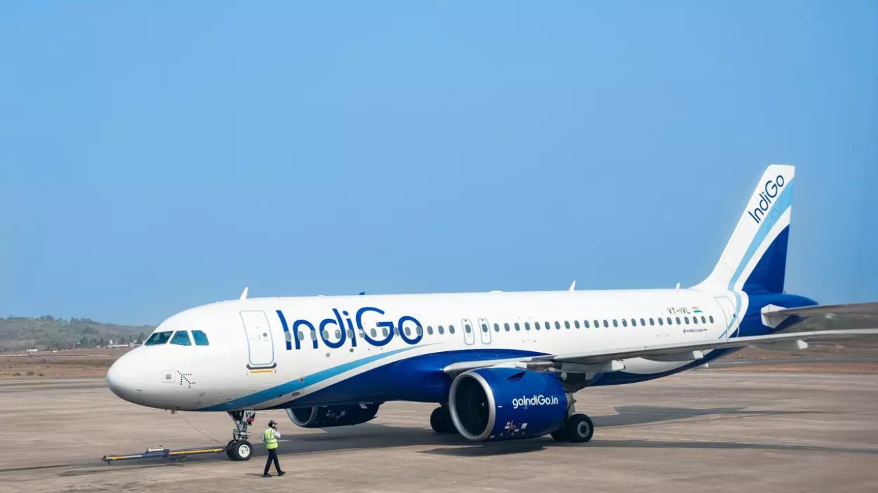 You are currently viewing Mumbai rains hit flights: IndiGo warns of delays; passengers asked to check status