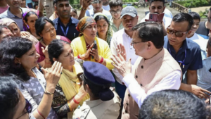 Read more about the article Uttarakhand CM Dhami stops his convoy to listen to problems of Tharali disaster-affected people