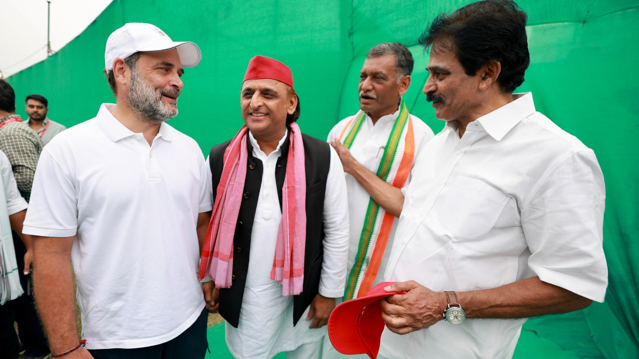 You are currently viewing Last leg of ‘Voter Adhikar Yatra’: Akhilesh Yadav joins Rahul Gandhi, Tejashwi in Bihar- Watch