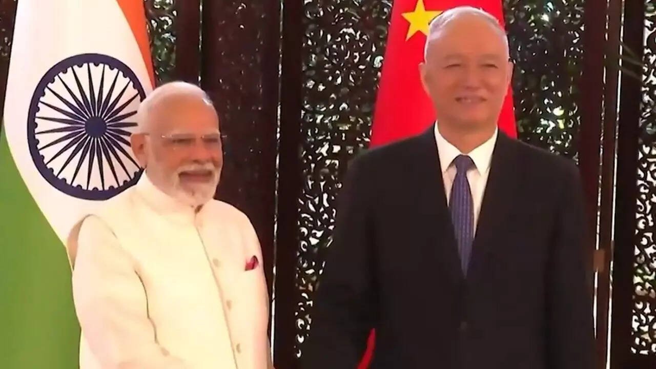Read more about the article SCO Summit: PM Modi meets Chinese Communist Party secretariat top leader Cai Qi; discusses India-China cooperation