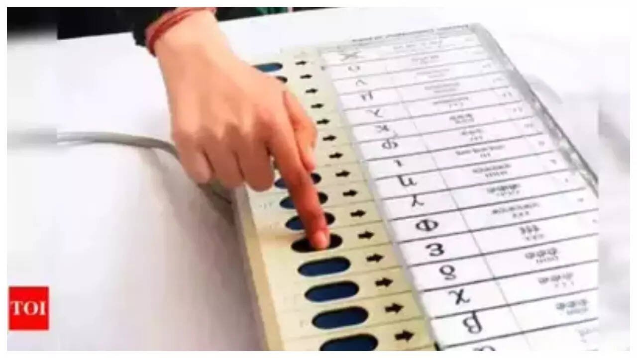 Read more about the article Bihar SIR: CEO dismisses allegations of duplicate voters in draft rolls; calls claims ‘speculative’