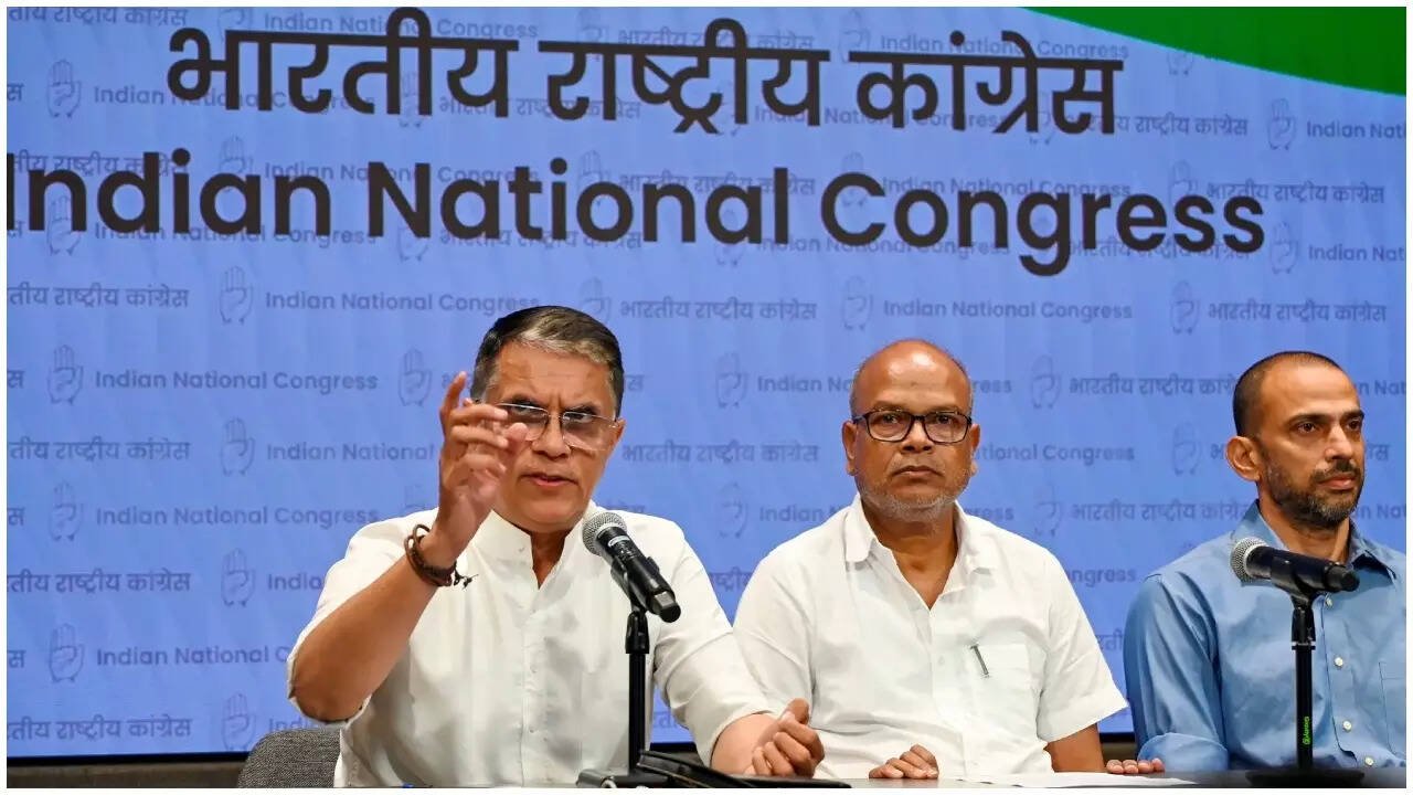 You are currently viewing ‘Hold Bihar SIR again’: Congress accuses EC of rejecting 89 lakh complaints; flags ‘irregularities’