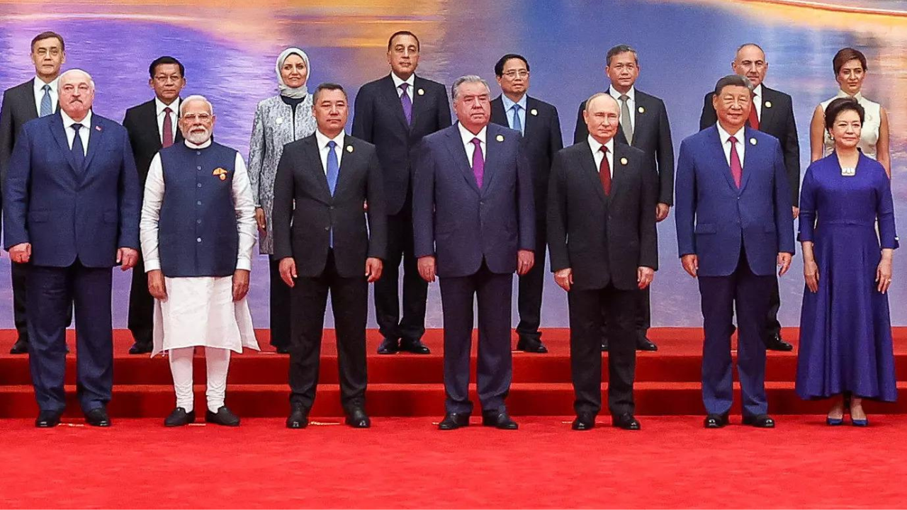 Read more about the article In Pics: PM Modi attends SCO summit in Tianjin and shares a hug with Putin