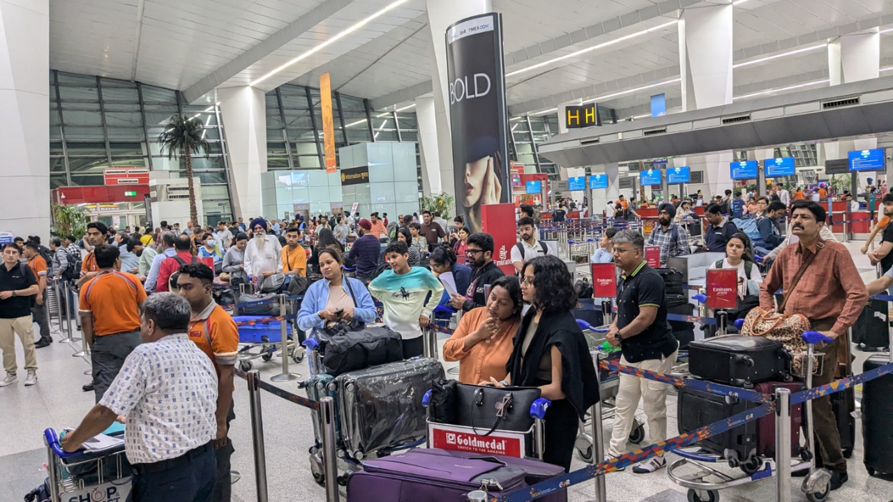 Read more about the article Deficiency in service: Airport operators may soon face cut in user fee paid by flyers