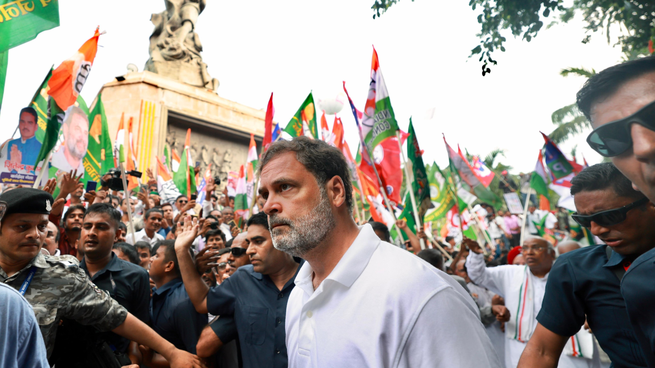 Read more about the article Voter Adhikar Yatra: Rahul Gandhi’s march halted midway in Patna; police cite restricted area