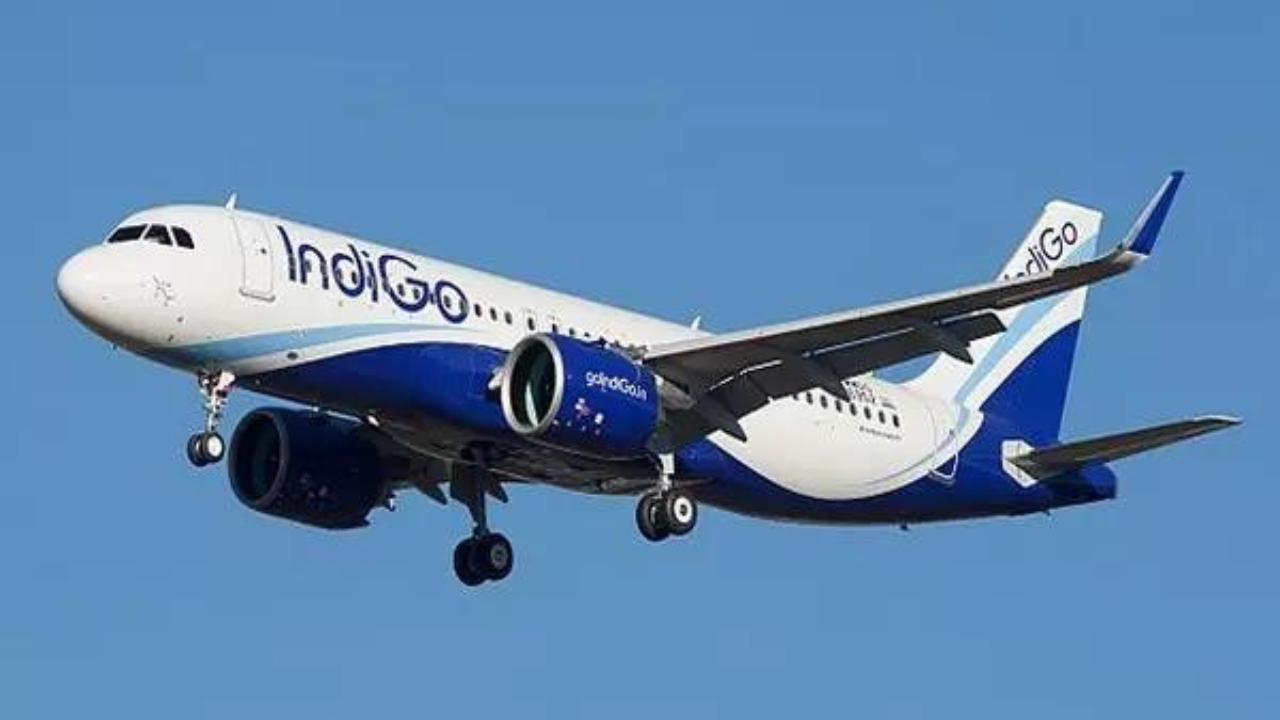 Read more about the article Mid-air scare: Suspected bird hit on IndiGo Nagpur-Kolkata flight; probe under way