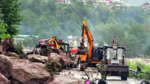 Read more about the article NHAI to fly in heavy equipment to fix Kullu-Manali highway