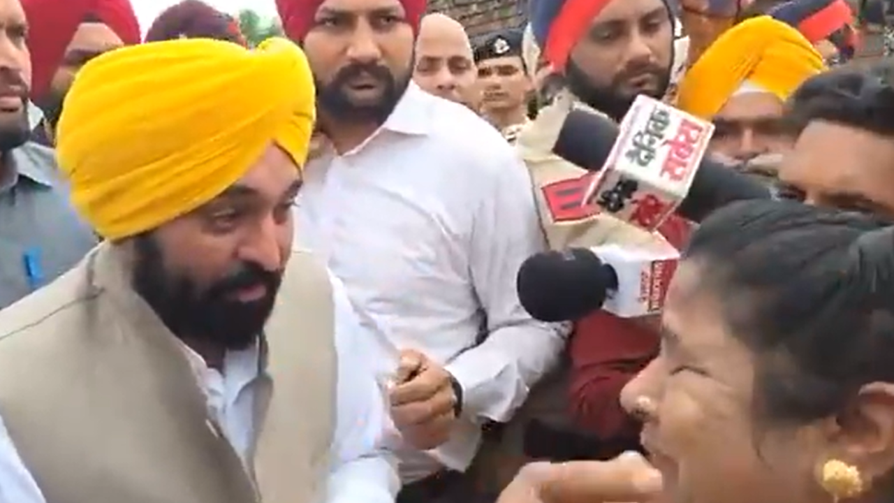 You are currently viewing Punjab: CM Bhagwant Mann gets emotional while meeting flood-affected villagers in Firozepur