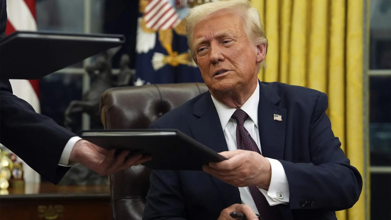 You are currently viewing Tariff fight in US Supreme Court: Trump mentions India in appeal; connects it to Ukraine-Russia war