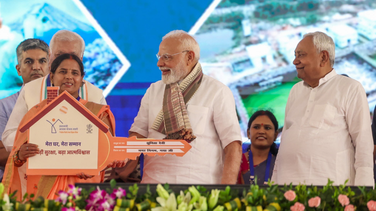 You are currently viewing Abuse, outrage and women voters: Bihar’s political battle intensifies
