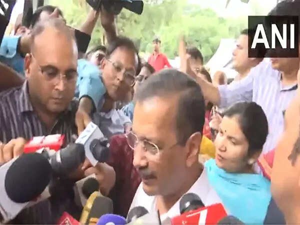 You are currently viewing AAP chief Arvind Kejriwal inspects flood affected areas in Delhi, urges aid and support from government