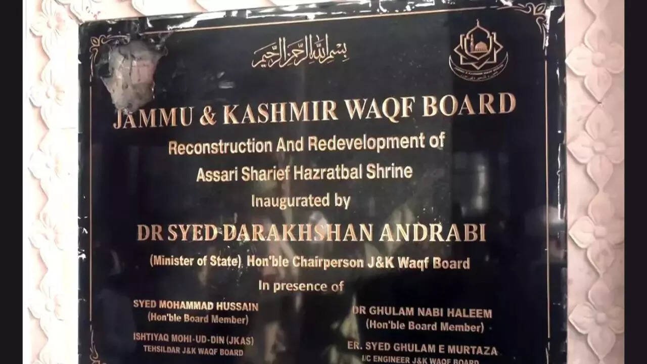 You are currently viewing Hazratbal emblem row: BJP targets Rahul Gandhi after Congress MP’s ‘what’s done is done’ remark